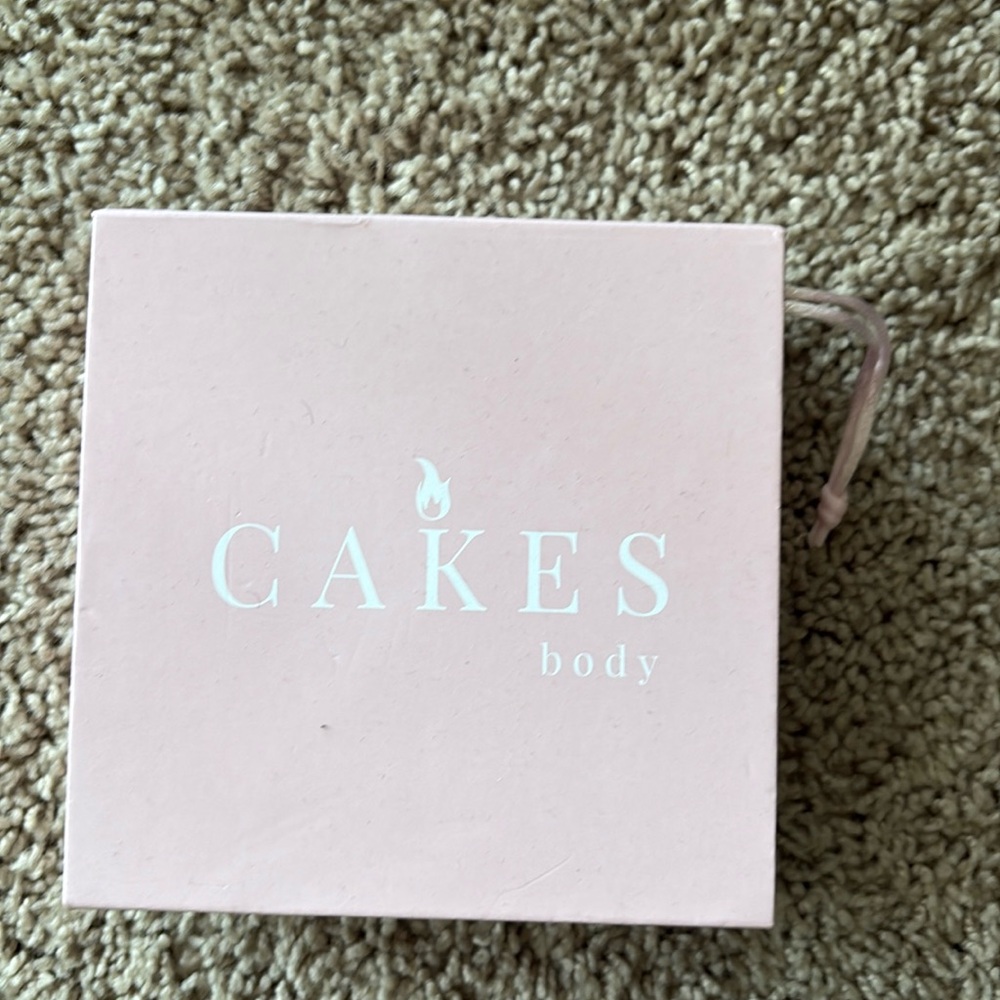 Cakes body support cups
